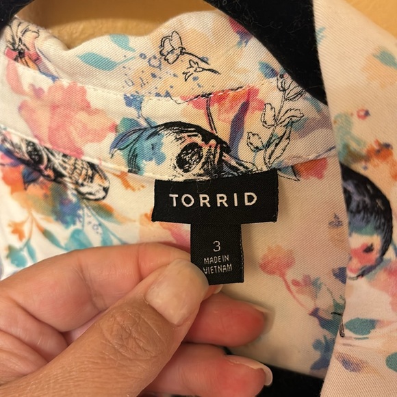 Torrid Flower Skull Button Down Blouse Size 3 - Picture 3 of 6